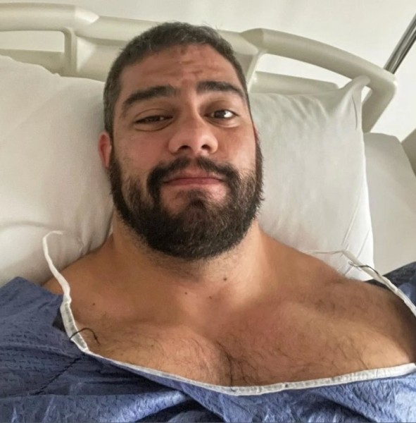 Мужчина потратил 100 тысяч евро, чтобы увеличить свой рост. «Вырос» до двух метров