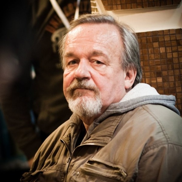 Умер легендарный переводчик «Терминатора» и тысяч других фильмов: в 90-х вы все слышали его голос