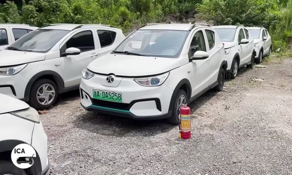 В Китае находят поля с заброшенными электромобилями. Что происходит?