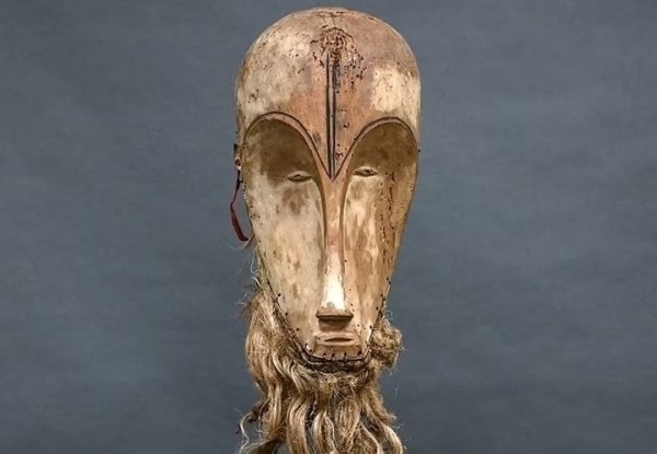 Семья продала старую маску за €150, а покупатель вскоре ее перепродал за €4,2 миллиона