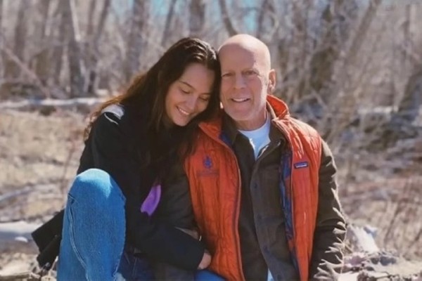 Брюс Уиллис перестал читать и разговаривать из-за деменции. О состоянии актера рассказал его друг