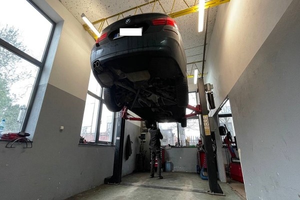 Белорус открыл в Варшаве сразу 2 автосервиса. Как у него теперь дела?