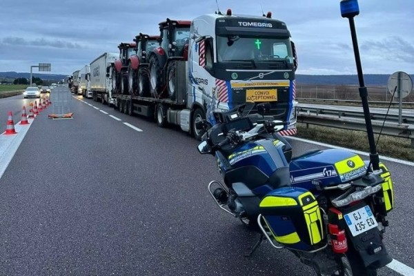 8 часов без движения: белорусский водитель на себе прочувствовал протесты во Франции