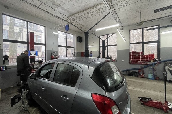 Белорус открыл в Варшаве сразу 2 автосервиса. Как у него теперь дела?