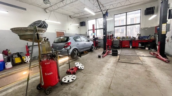 Белорус открыл в Варшаве сразу 2 автосервиса. Как у него теперь дела?