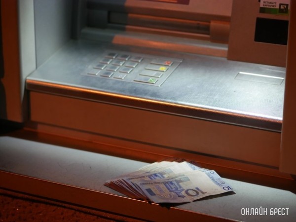 В Беларуси появились вакансии с зарплатой до 9000 рублей. Кому готовы платить такие деньги?