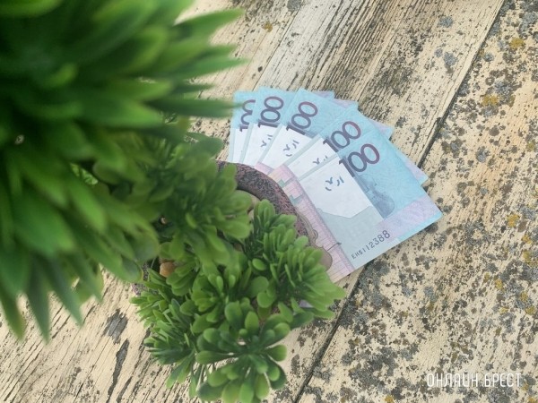 Зарплаты ряда работников сферы соцобслуживания вырастут с 1 июля. У кого и на сколько?