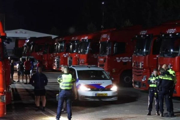 В Нидерландах белорус-дальнобойщик ранил троих коллег и скрылся