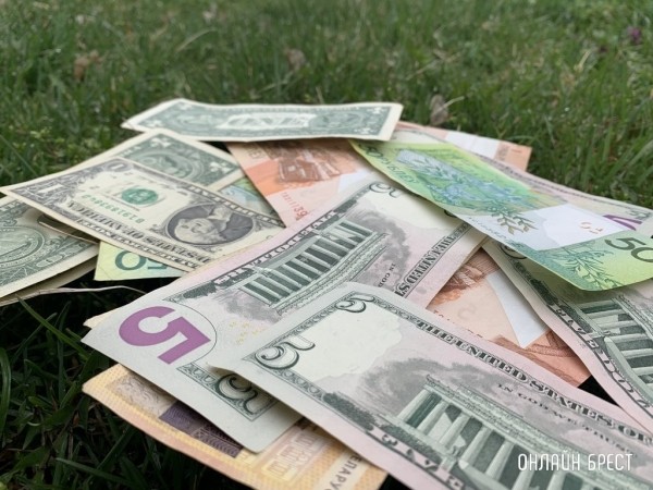 Когда за «хранение» валюты на счету банк возьмет комиссию