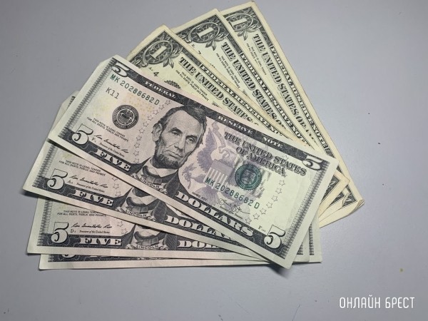 Доллар поставил рекорд стоимости за год