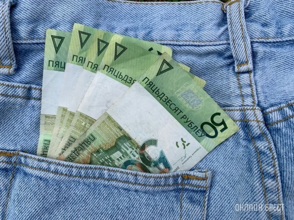 Большая часть расходов белорусов теперь уходит не на еду. На что же теперь?
