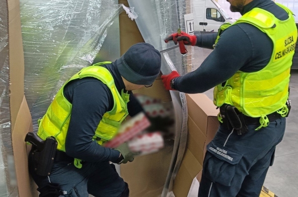 В Польше задержали белорусских дальнобойщиков с контрабандой на $2 миллиона В Польше задержали белорусских дальнобойщиков с контрабандой на $2 миллиона