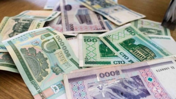 Ещё можете успеть! В Беларуси скоро перестанут менять деньги старого образца