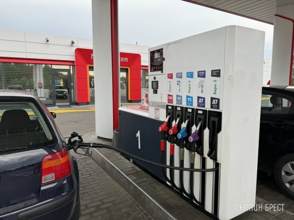 Беларусь вошла в топ стран с самым дешевым топливом в Европе: на каком месте?