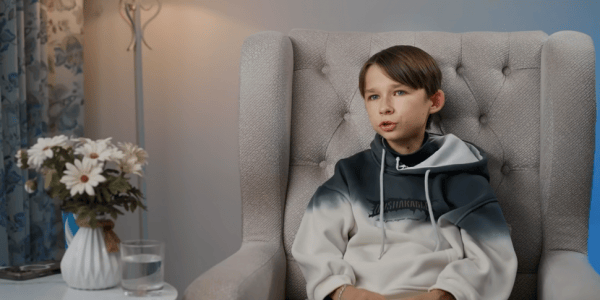 В 20 лет парень выглядит как ребенок В 20 лет парень выглядит как ребенок